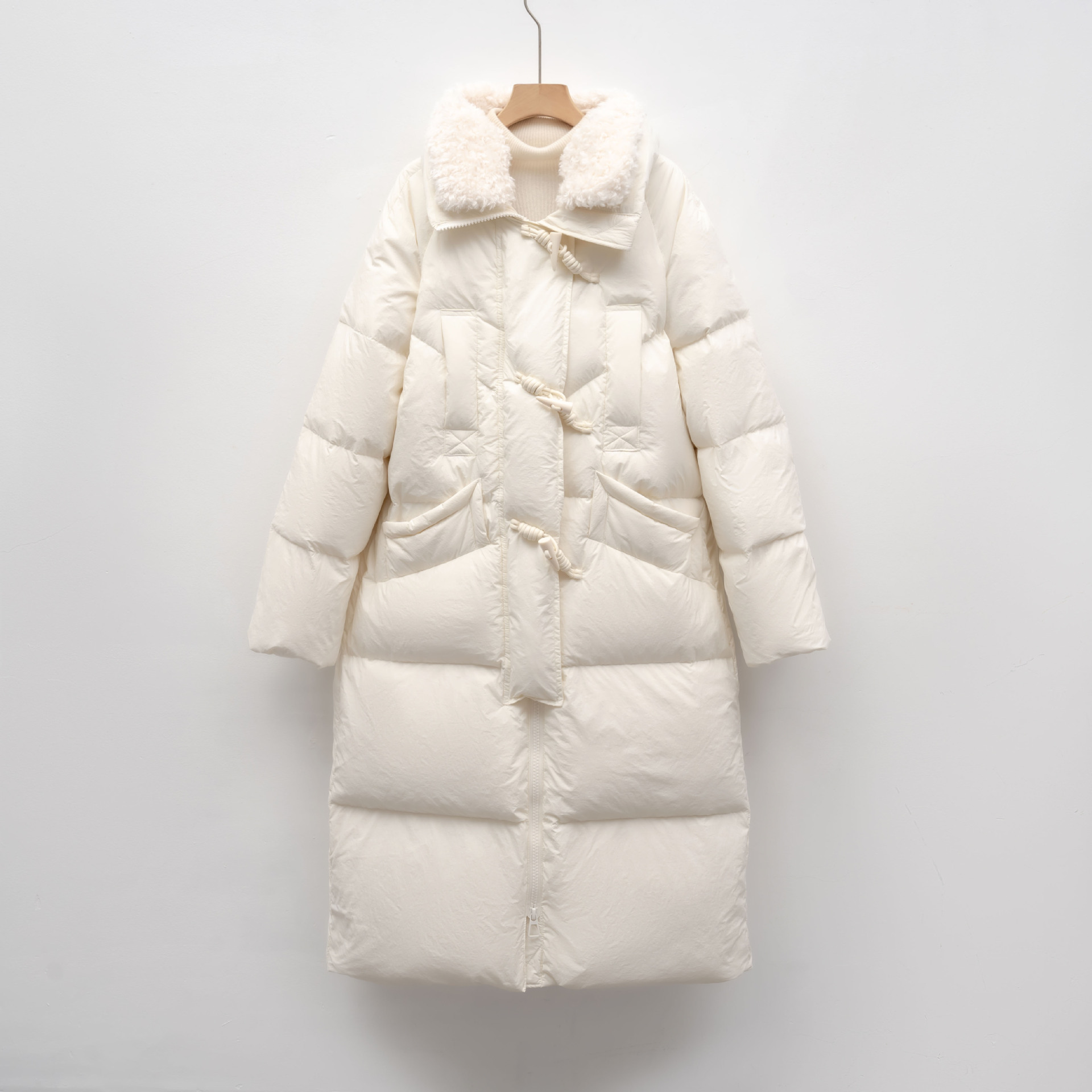 Pinghu New White Duck Down Long Down Jacket 여성의 겨울 새로운 간단한 울 칼라 두꺼운 느슨한 무릎 위 코트 트렌디
