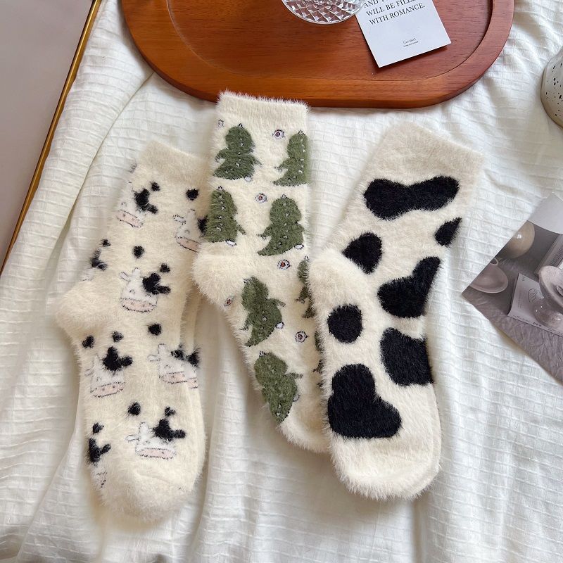 Winter and Spring Plush Mink Fleece Socks for Girls, Warm and Thick Cow Spot Home Cute Teenager Floor Socks Postpartum Socks