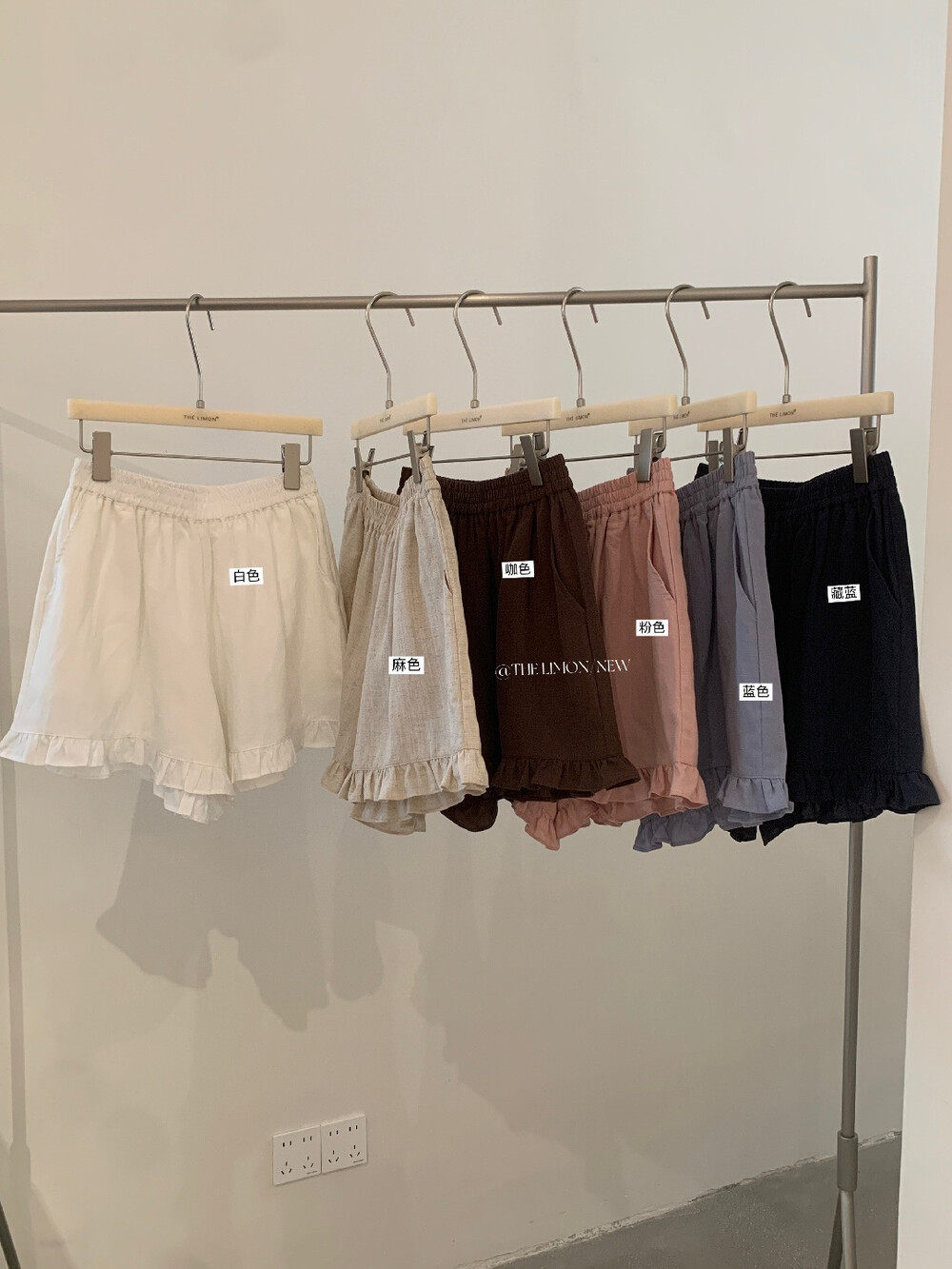 Quần short nữ cạp chun ống rộng chất liệu linen phối viền ren — màu sắc, xanh lam, Màu cà phê, màu hồng chi tiết 18
