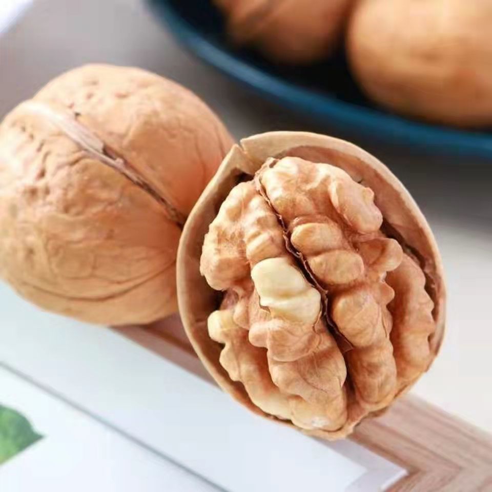 Hand-peeled Roasted Walnuts with Chive Salt Herbal Milk Flavor 500g, Xinjiang Thin-skinned Roasted Walnuts