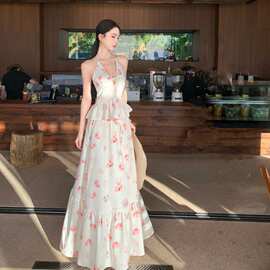 法式挂脖上衣女粉色碎花a字半身裙海岛绝美沙滩长裙套装裙两件套