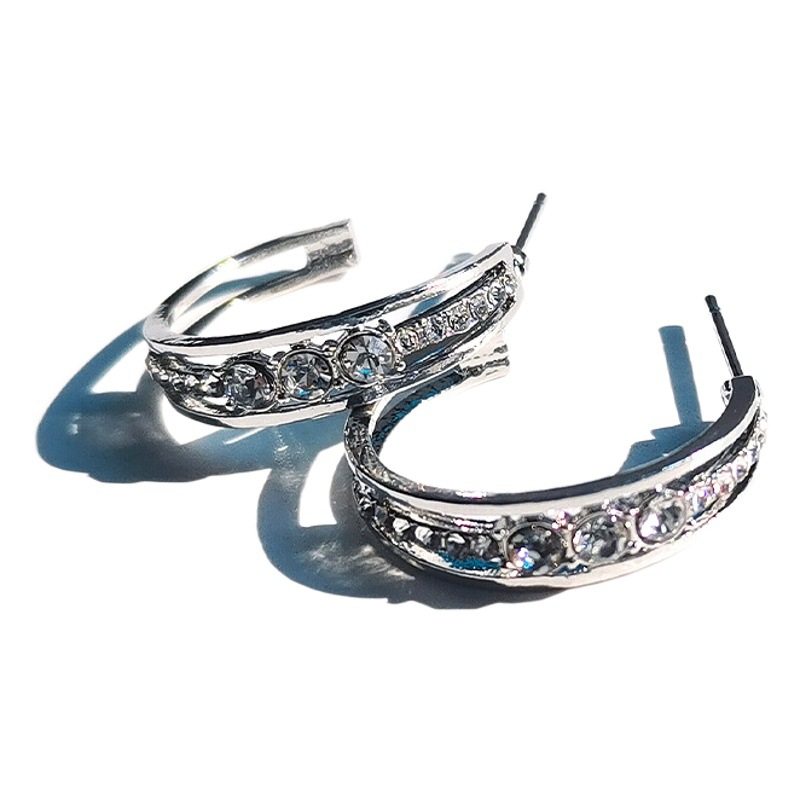 Yunjin transfronteriza nuevo estilo europeo y americano con incrustaciones de diamantes de imitación de las mujeres pendientes de aleación de moda de tipo C fábrica al por mayor