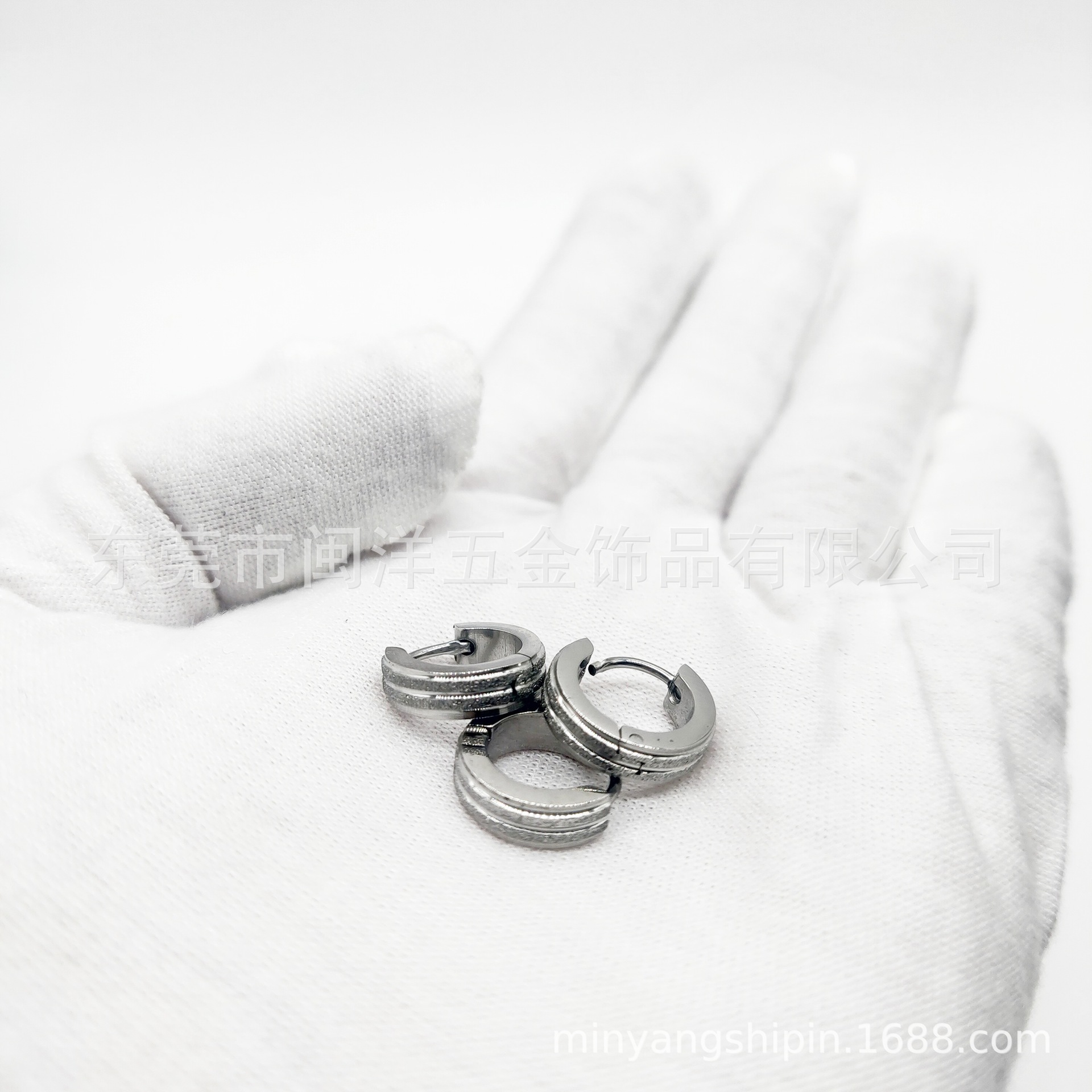 Matte universal glossy earrings for men and women