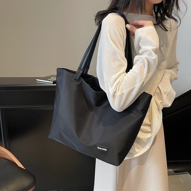 Minimalist Lightweight Nylon Tote Bag For Women 2025 New Large Capacity Commuter Bag Student Shoulder Bag Shopping Bag - Thumbnail 3
