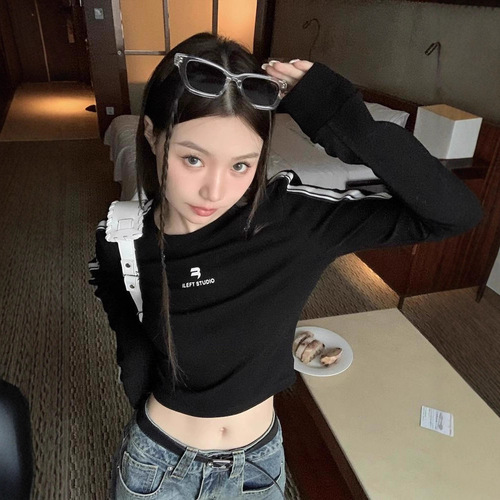 Black hot girl 2025 early autumn design feeling pure desire style short long-sleeved T-shirt niche bottoming shirt women's autumn interior