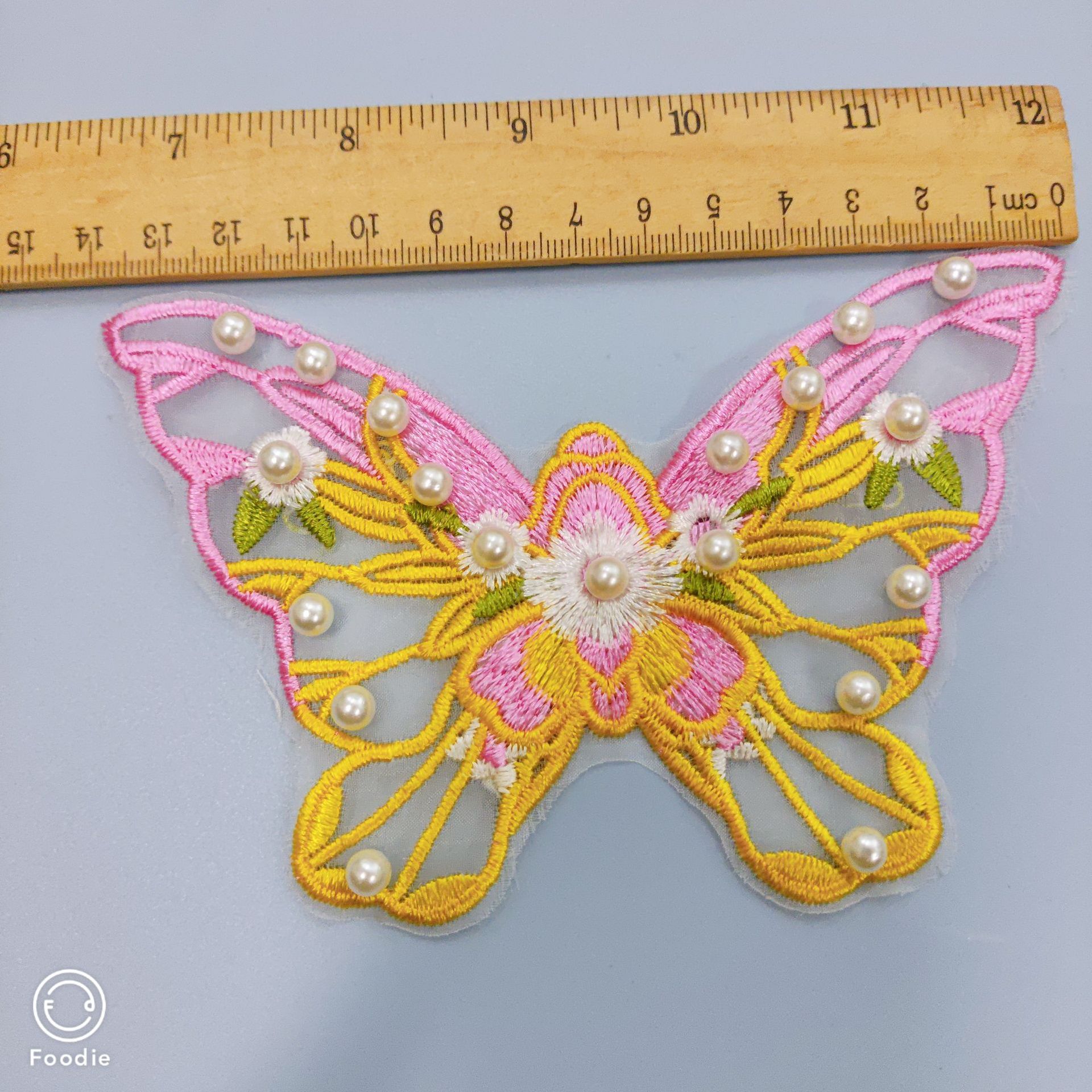 Nuevo estilo chino de color mariposa con cuentas de ropa infantil de mujer parche de ropa de arco decalco vestido vestido de princesa accesorios