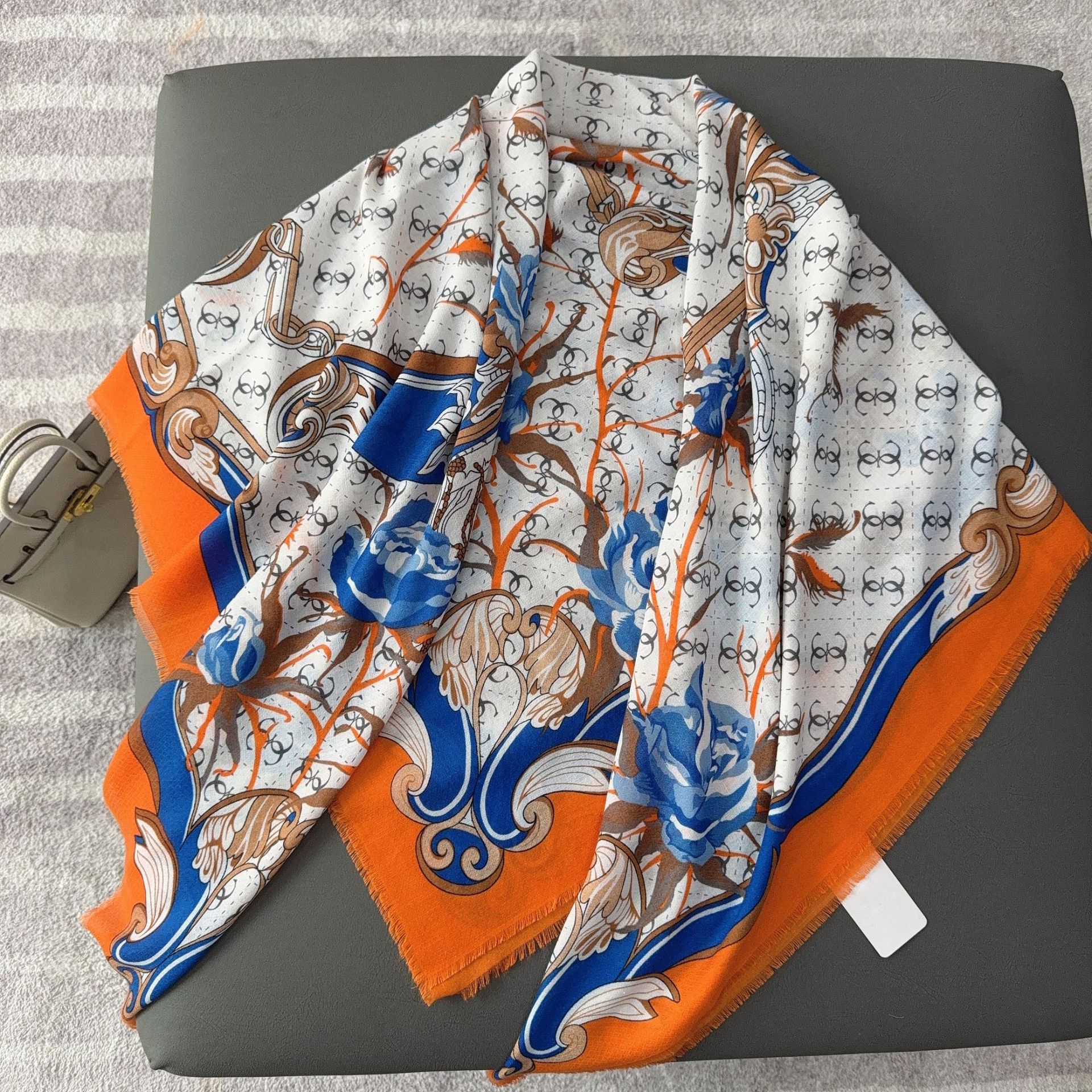 Nueva suelta gran bufanda cuadrada de las mujeres de moda elegante decorativo bufanda caliente viajes al aire libre chal fabricante en stock