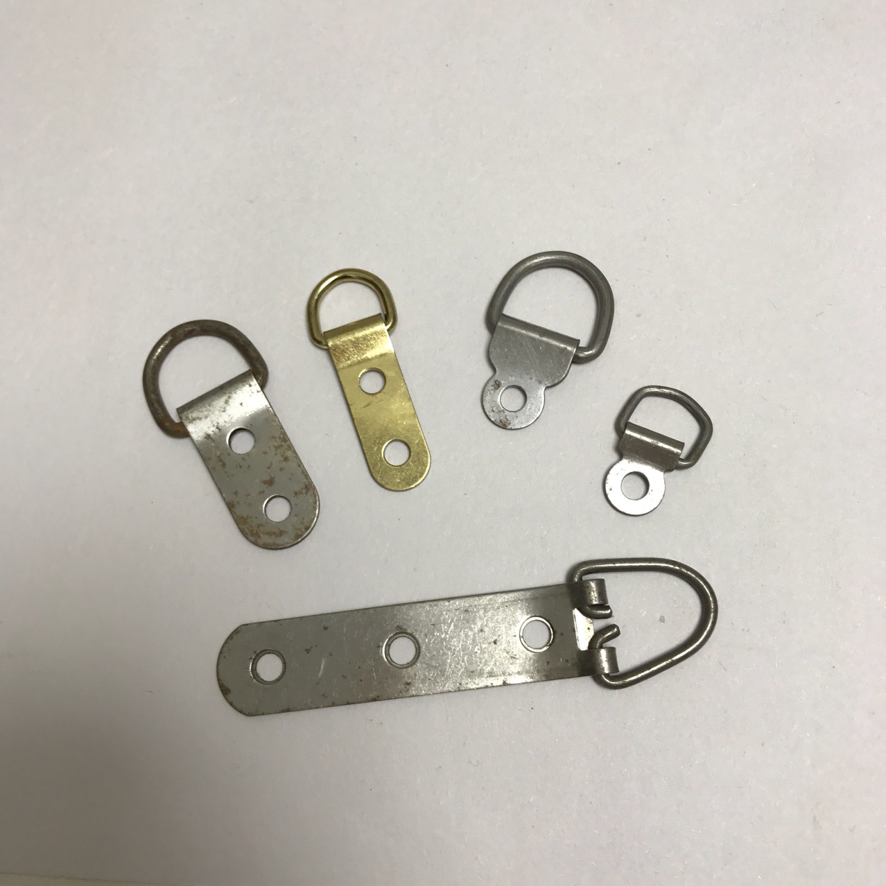 相框D形挂钩画框三角挂钩墙上暗挂五金配件广告挂牌装饰半圆挂钩