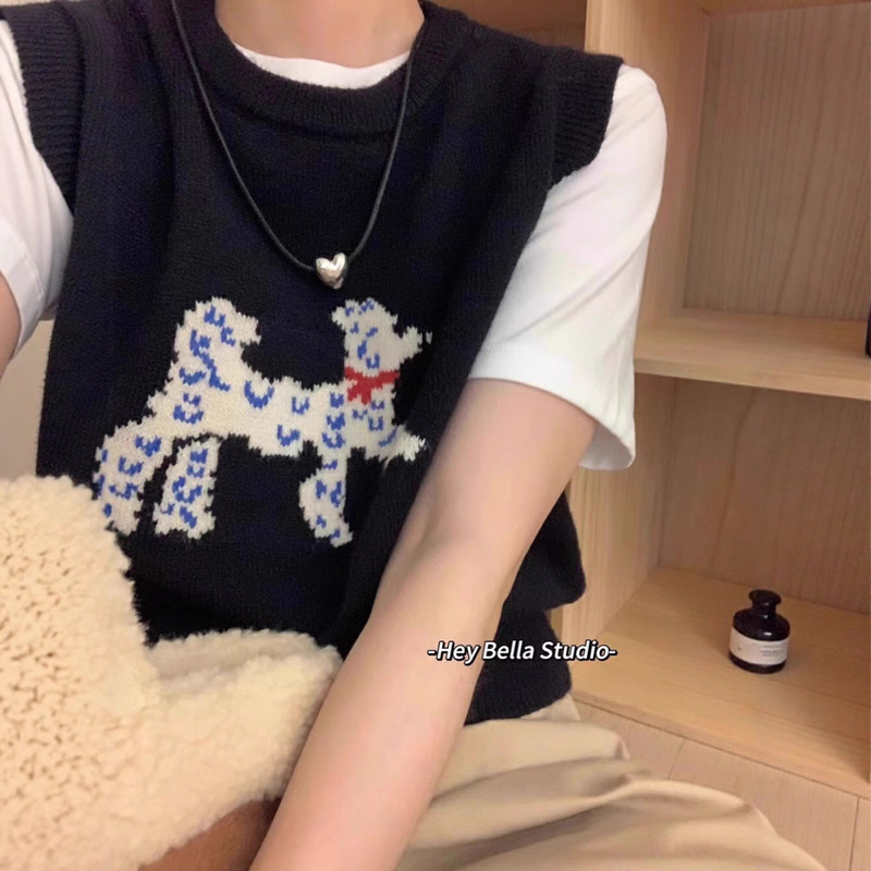 2026 Early Autumn Jacquard Cute Dalmatian Pattern Round Neck Knitted Vest for Women Layered over a Sweater