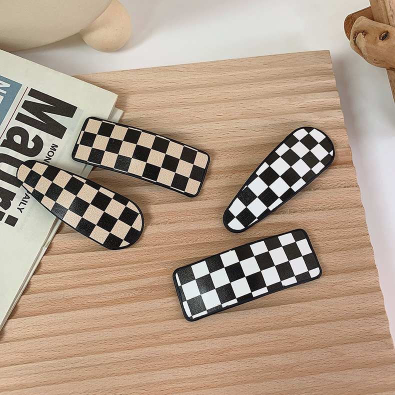 Korean Black And White Chessboard Grid Sweet Side Clip Out Temperament Bangs Broken Hair Shape Bb Clip Female Hairpin Hair Accessories display picture 3