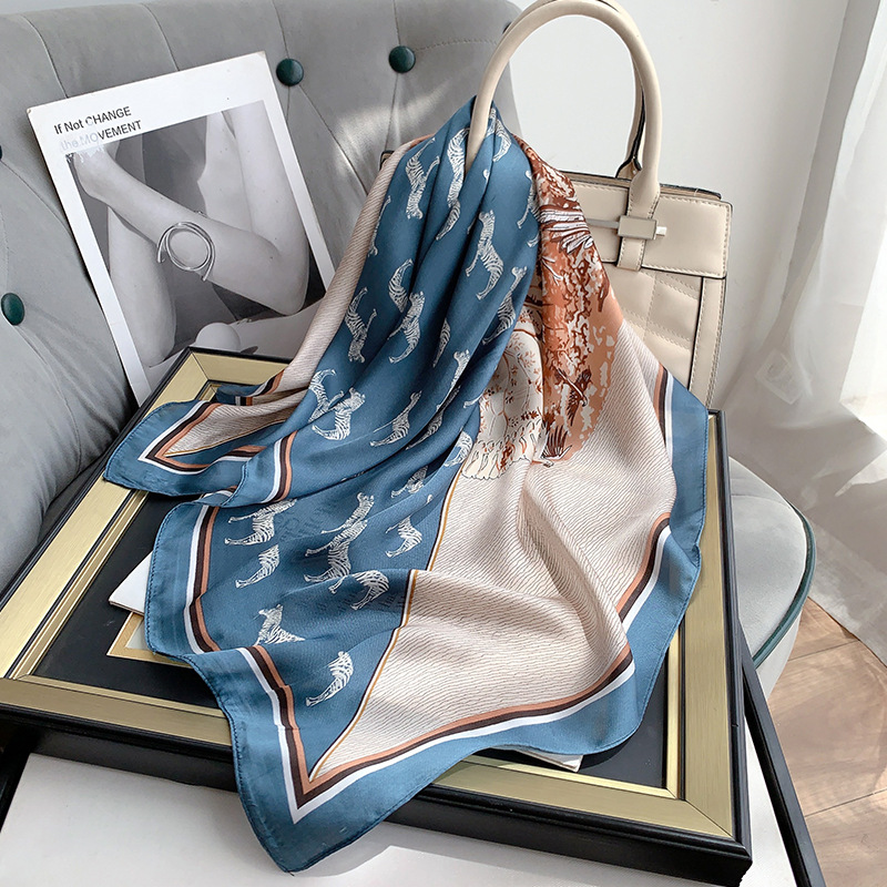 Pañuelo de seda bufanda cuadrada de alto grado de seda artificial Impresión de letras 70 pequeña bufanda cuadrada moda simple satén bufanda profesional personalización