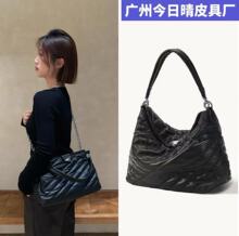 山下song滩时托特包新款女士大容量通勤牛皮单肩斜挎炼条软包