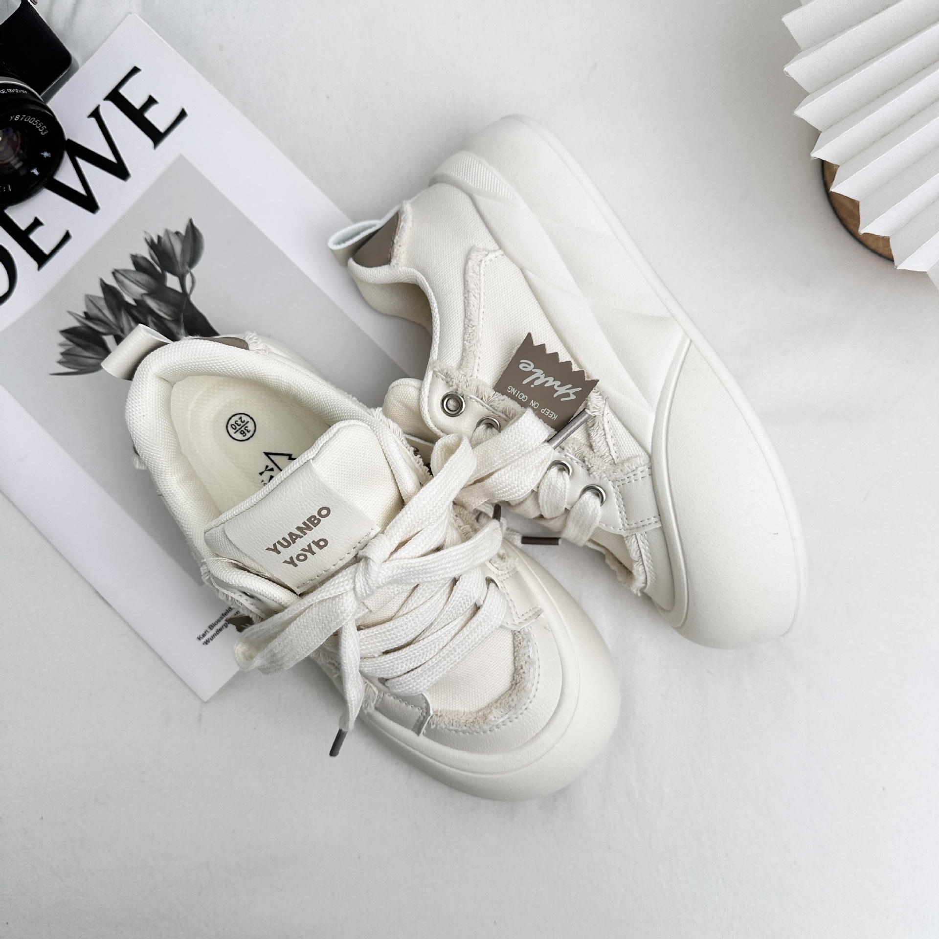 Yuanbo 2025 primavera zapatos de punta grande zapatos de plataforma de corte bajo para mujer deportes y ocio zapatos blancos zapatos de mujer coreanos