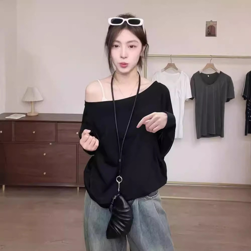Zhang Jingyi's Black off-shoulder Short-sleeved T-shirt Women's Xia Chun Wants Oblique Collar Shoulder Loose Slimming Chic Top