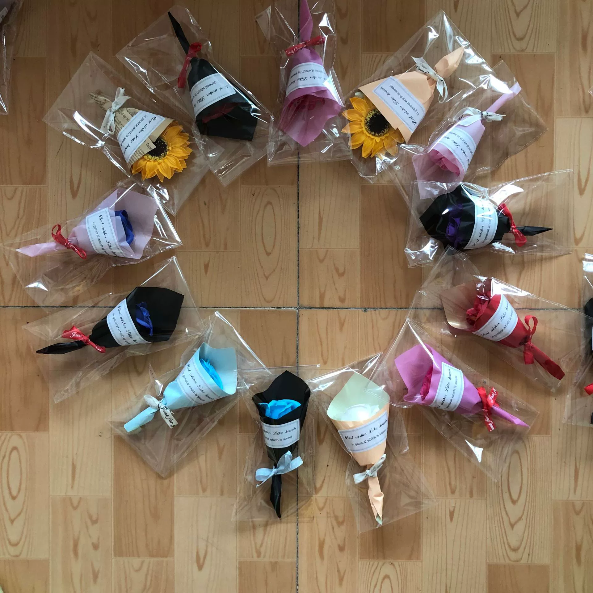 Мини-маленький букет с сувениром розы с мылом розы букет один орнамент отправить отдельную упаковочную сумку декоративный букет