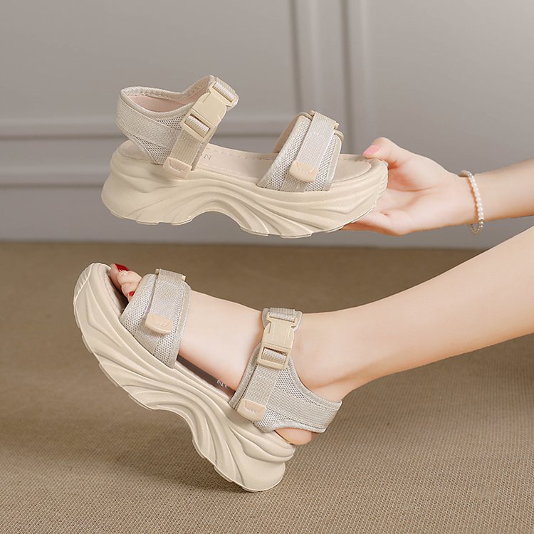 Sandalias deportivas de suela gruesa para mujeres 2026 verano nuevo velcro dedos abiertos de moda muffins zapatos anti-deslizantes
