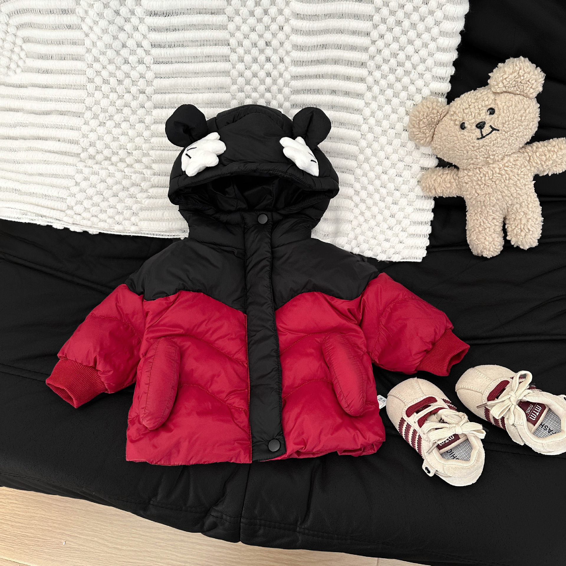 90 chaquetas blancas de invierno para bebés de sexo masculino y femenino, nuevos lindos bebés y niños pequeños, chaquetas cálidas con capuzas de color exterior