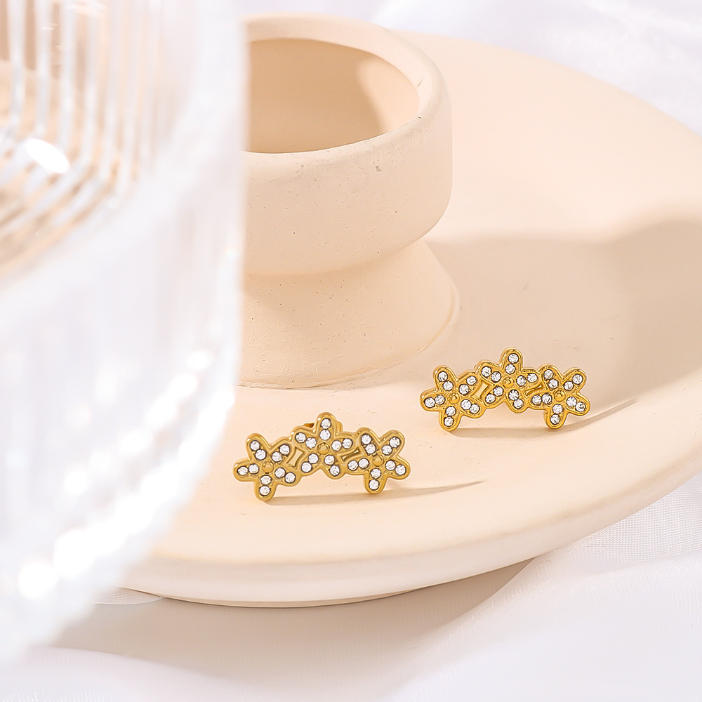 Sophisticated shiny diamond classic fashionable stone inlay