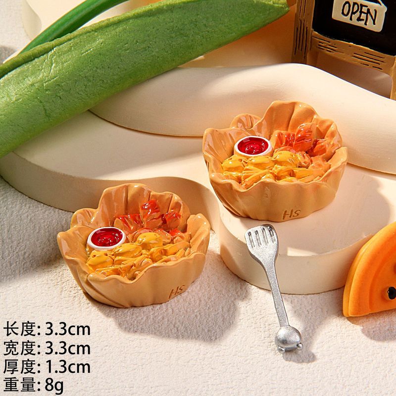 DIY冷蔵庫はアクセサリーのおもちゃの部品を貼ってデザートのケーキをシミュレーションします。|undefined