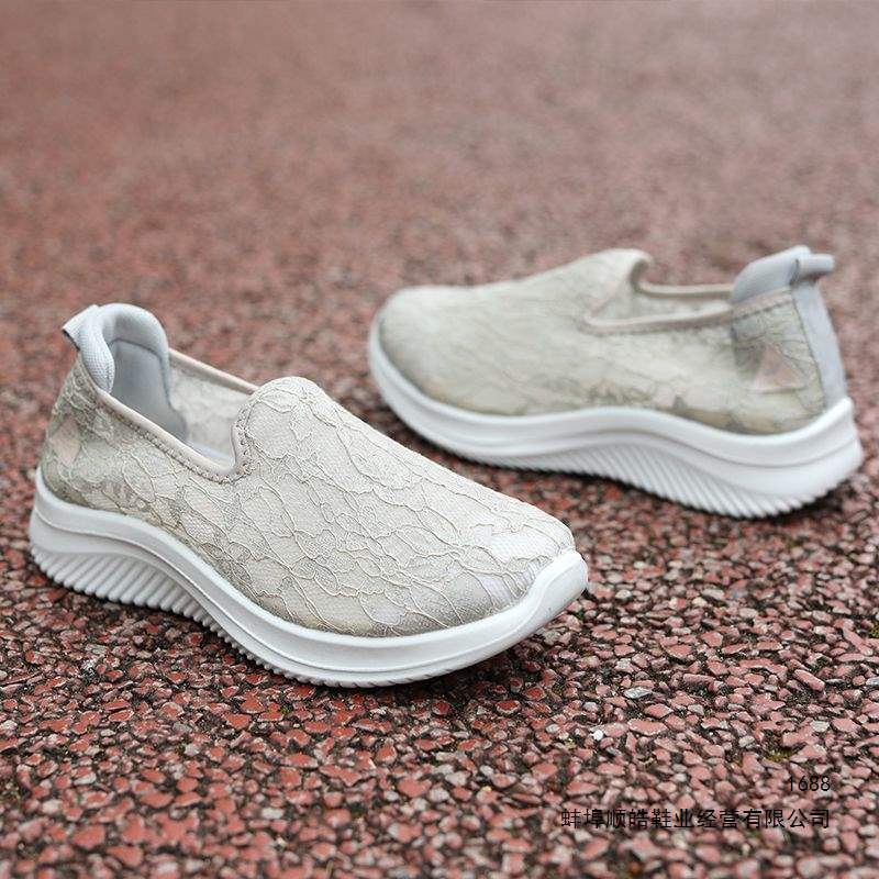 Old Beijing Cloth Shoes, New Style, Soft Sole, Non-Slip, Grandma and Mom Shoes, Breathable Shoes for Elderly Women, Summer Walking Shoes for Middle-Aged and Elderly People Old Beijing Cloth Shoes, New Style, Soft Sole, Non-Slip, Grandma and Mom Shoes, Breathable Shoes for Elderly Women, Summer Walking Shoes for Middle-Aged and Elderly People