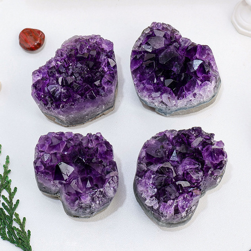 Source manufacturer natural amethyst crystal cluster love ornaments raw stone ore specimen heart-shaped home decoration wholesale