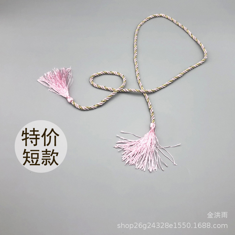 メーカーはカーテンを販売しています。