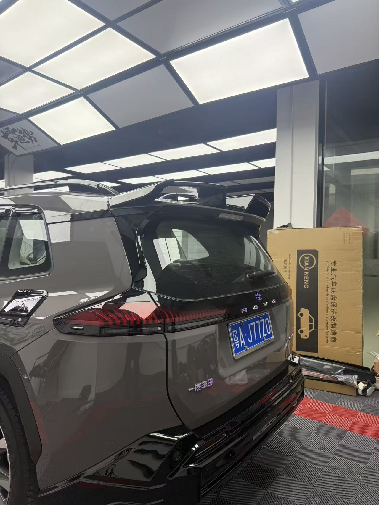 Suitable for the 2026 new Toyota RAV4 rear spoiler modification and decorative spoiler