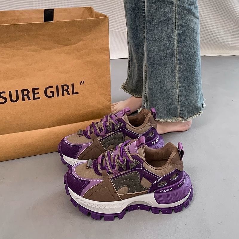 Estación europea Primavera 2025 Nuevos zapatos de aumento de color de plataforma de todo fósforo Zapatos de marea Forrest Gump Zapatos casuales de mujer Zapatos deportivos