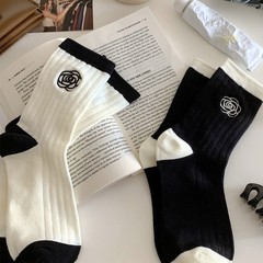Black and white crew socks with mountain camellia floral stack socks, trendy and versatile for spring and autumn, thin and minimalist Japanese style