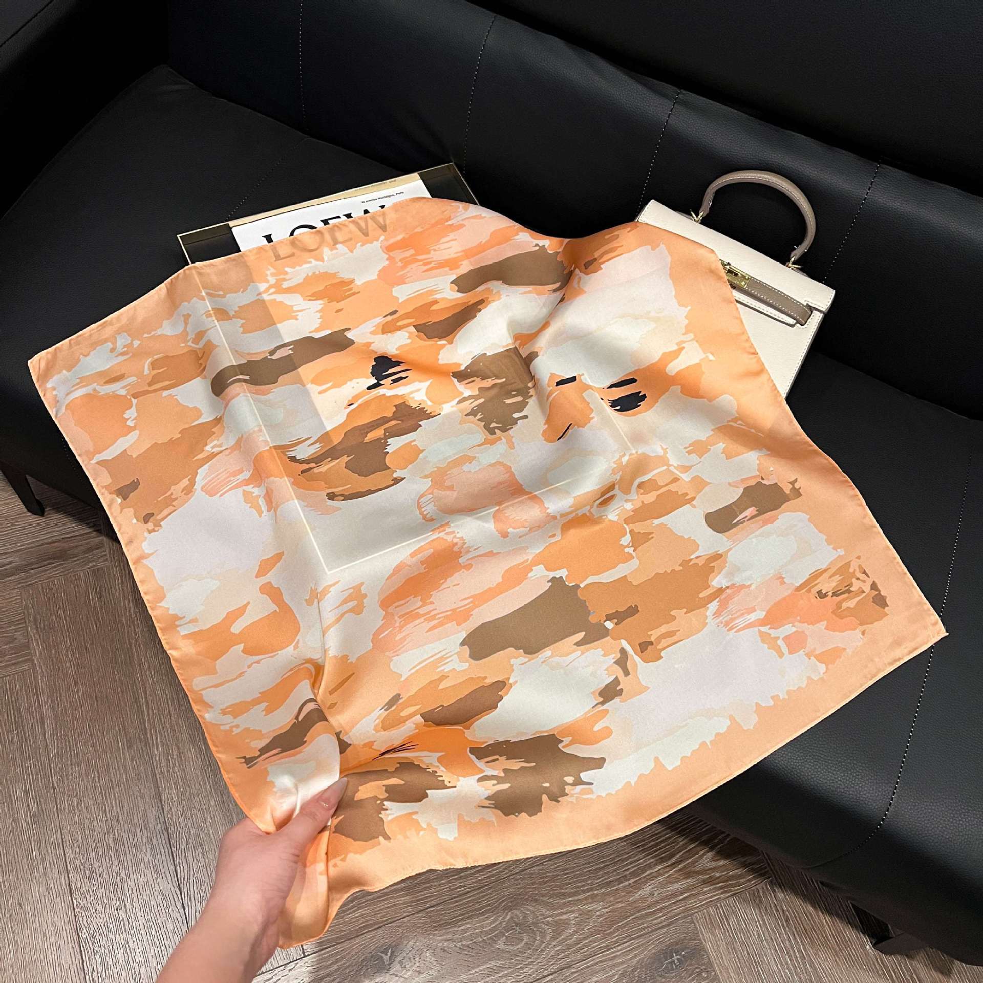 Nueva bufanda de seda de las mujeres de moda del todo-fósforo de alto grado pequeña bufanda cuadrada estilo coreano bufanda de cuello primavera y otoño bufanda retro bolsa de corbata image 133