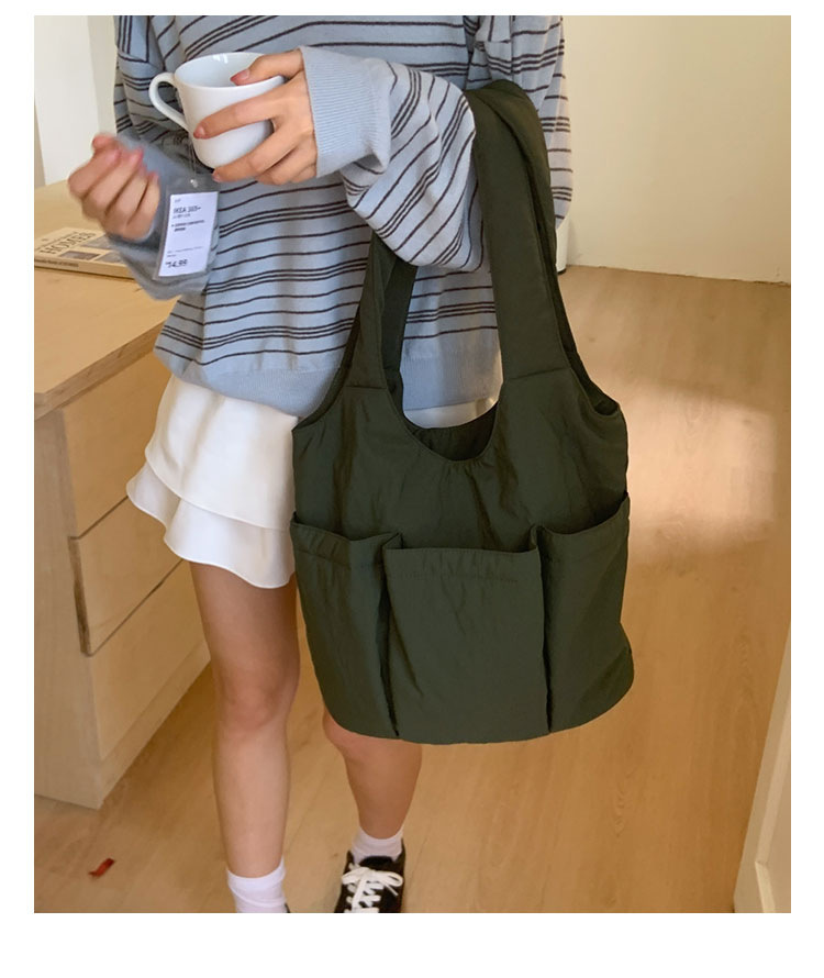 Single-shoulder underarm bag, large-capacity tote bag, versatile nylon fabric bag for women, new pleated multi-pocket commuter handbag undefined