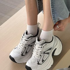 夏のホットスタイル、超軽量で疲れにくい女性用お父さん靴、通気性メッシュ、身長6cmアップ、小柄な人向けの厚底スポーツとレジャー