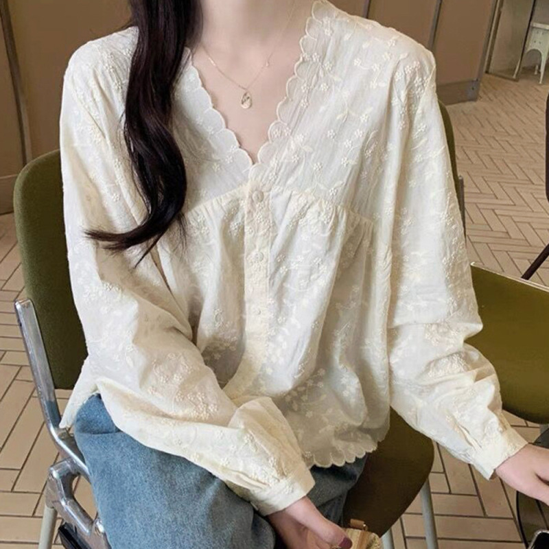 春秋季新款法式V领刺绣蕾丝钩花耳边小衫女单排扣柔软洋气衬衫|undefined