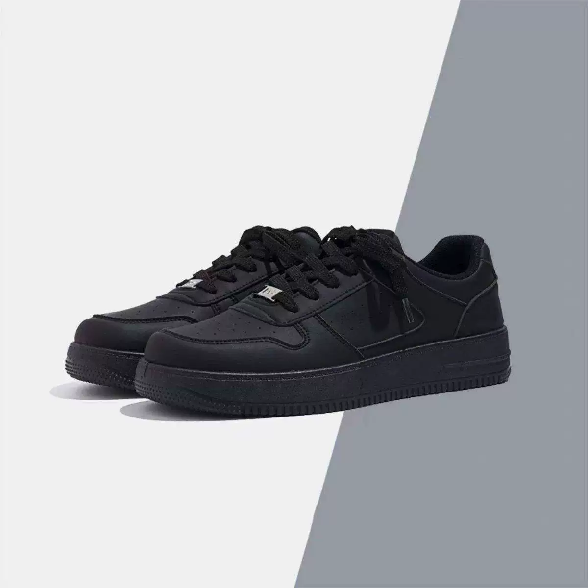 Кроссовки Black Warrior 2025 весна новые Air Force One черные туфли студенческий тренд универсальные спортивные и повседневные туфли