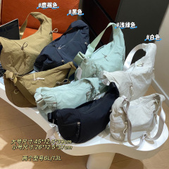 0905x9   出门万能搭子~简约大气时髦防水大容量单肩斜挎饺子包