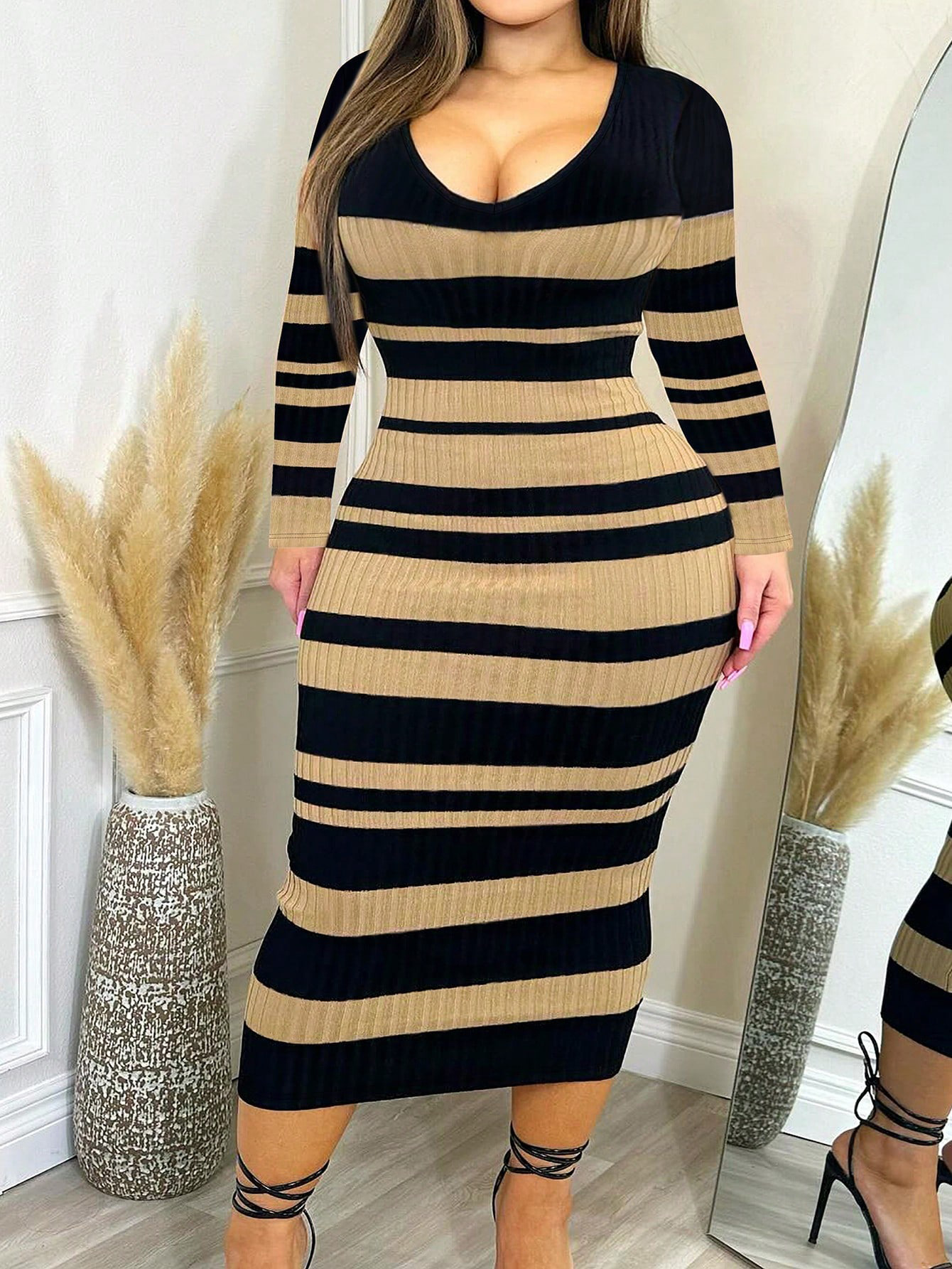 Randig ribbad bantande långklänning plus size för kvinnor_voghion.com