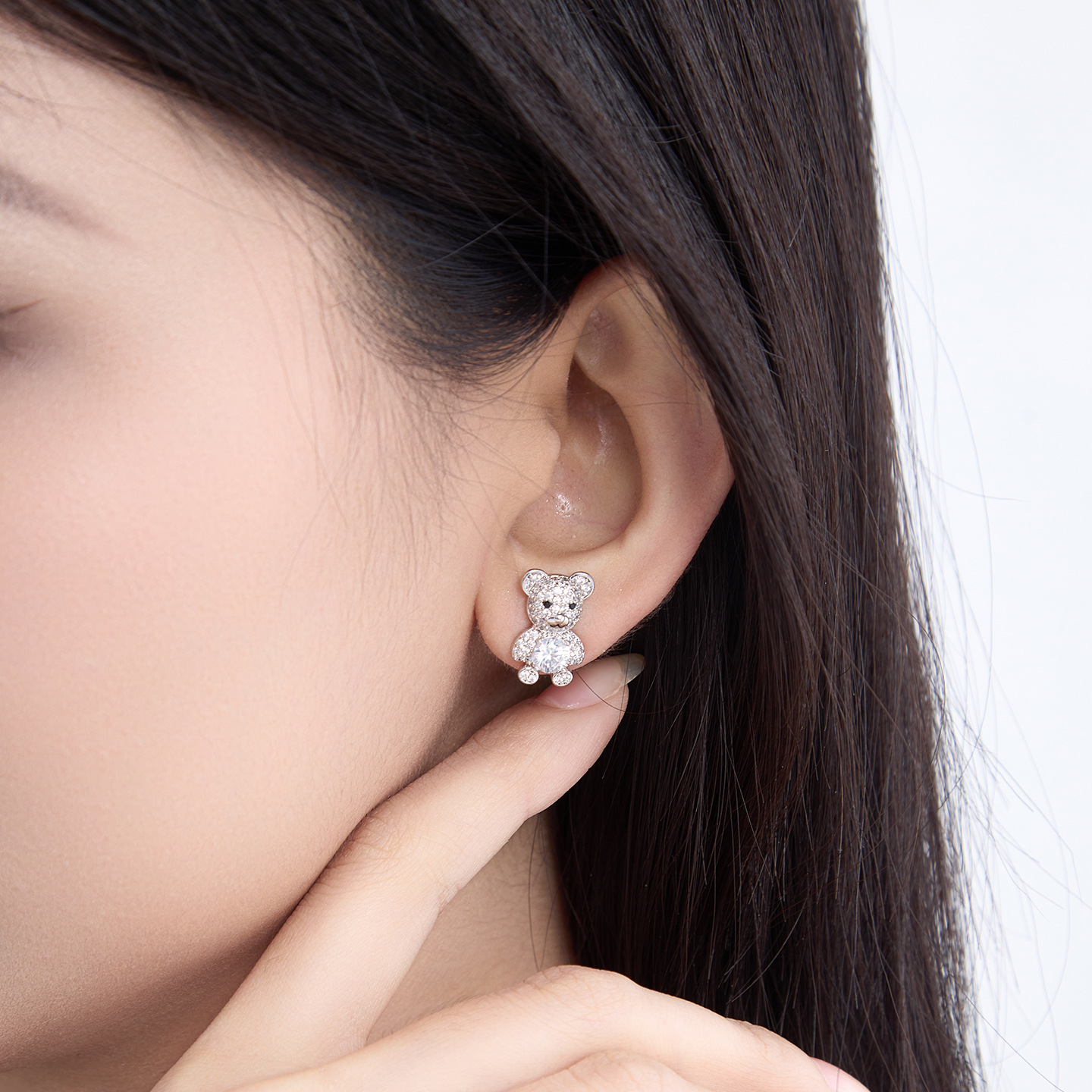 Xuping gemas artificiales adorables orejetas de oso aleación de cobre chapado en blanco simple ins viento elegante orejetas para mujeres