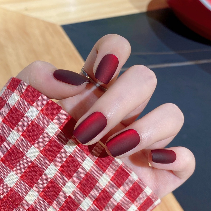 Matte fake nails