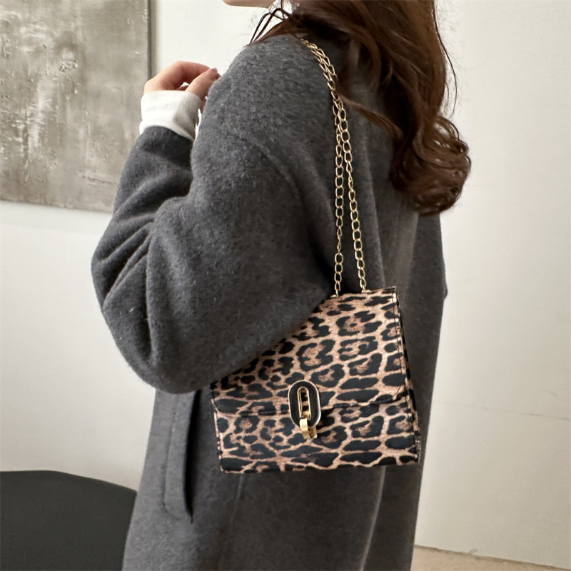 Estilo occidental simple y elegante hermoso bolso femenino 2024 nicho nueva tendencia retro bolso de mensajero bolso de hombro personalizado