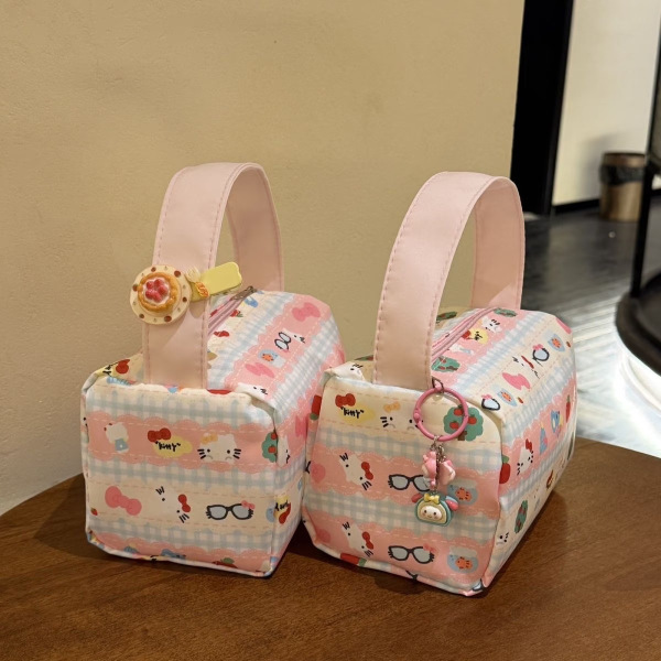 Capacious genuine handheld high quality cosmetic bag