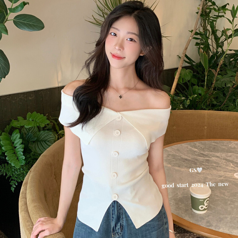Women's Sweet and Spicy One-Shoulder Top with Slit Hem Design, Thin Knitted Top for Summer Women's Sweet and Spicy One-Shoulder Top with Slit Hem Design, Thin Knitted Top for Summer