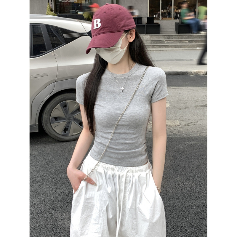 Trendy Petite Women's Fishbone Line Short-Sleeve Top, Regular Shoulder Fit, Slim Fit Inner T-Shirt for Summer 2026 Trendy Petite Women's Fishbone Line Short-Sleeve Top, Regular Shoulder Fit, Slim Fit Inner T-Shirt for Summer 2026