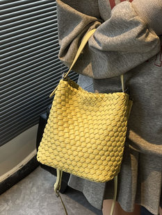 Summer shoulder bag
