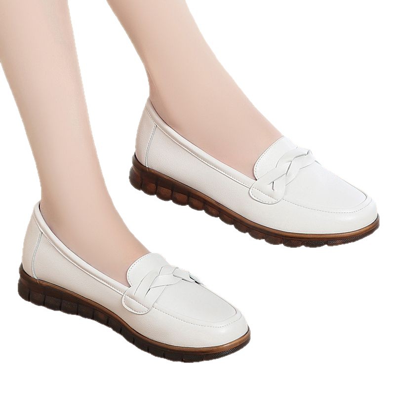 Primavera y otoño zapatos de sol suave de tendón de toro, zapatos de mujer de mediana edad, zapatos de cuero antideslizantes cómodos, zapatos de trabajo no cansados.