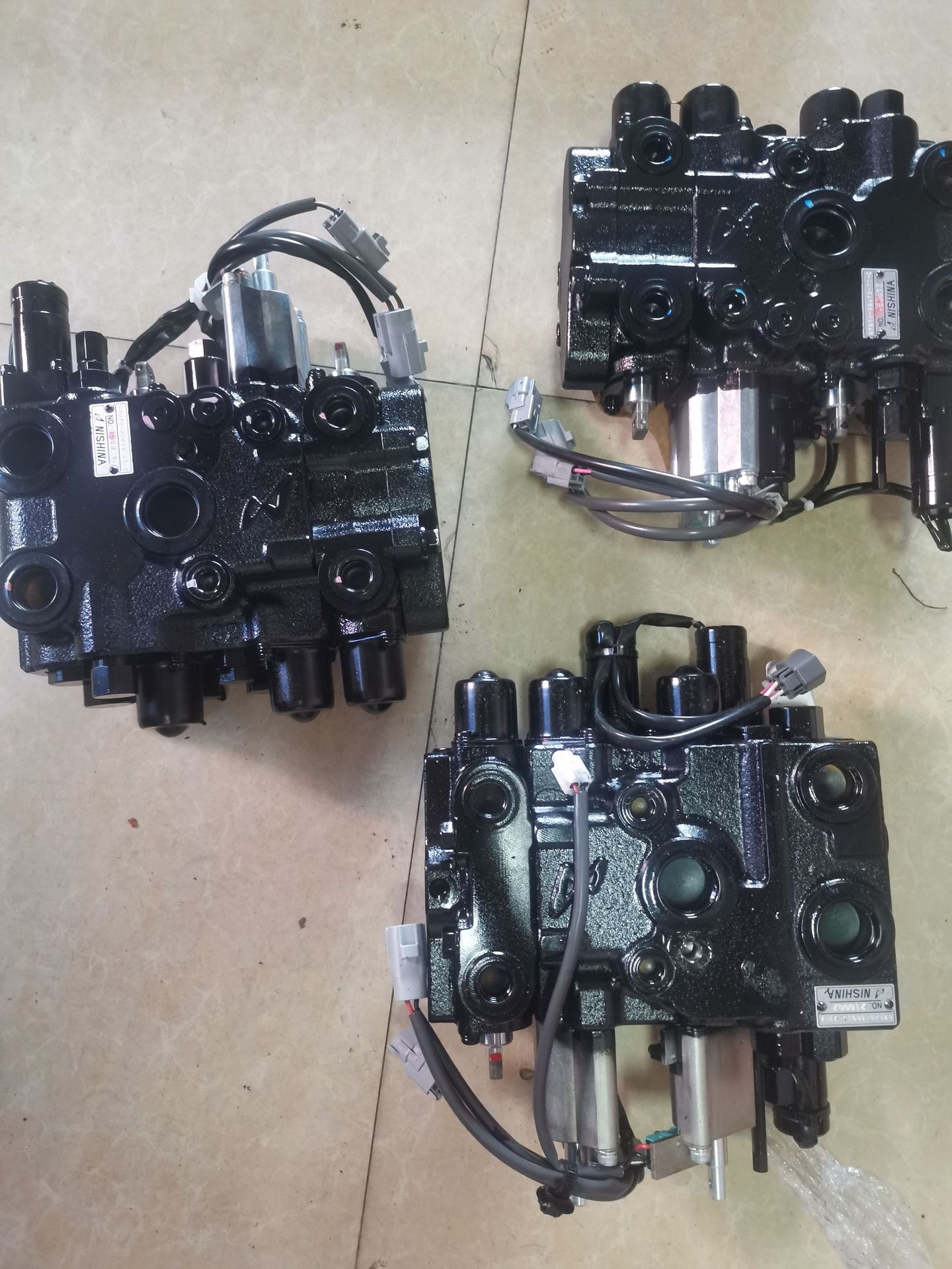 丰田叉车多路阀67620-36912-71 67640-36892-71 67670-36901-71