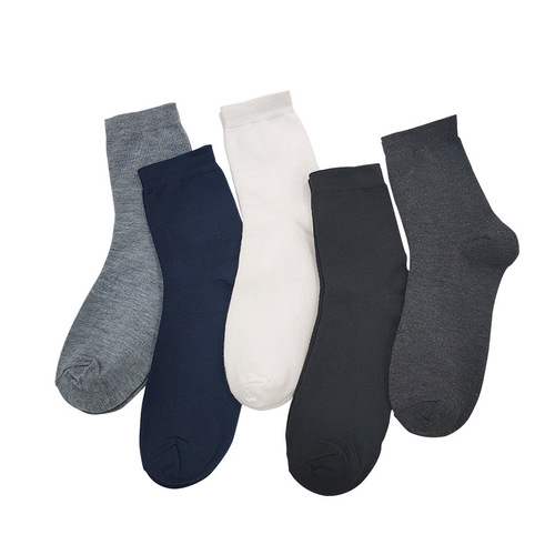 Wholesale 3 pairs of box-pack men's business casual polyester cotton mid-calf socks, four-season simple solid color men's cotton socks for students