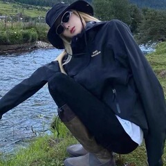 突撃服の女性春秋タイプの屋外の新型突撃服の女性の小さい子供の潮流は防風して日焼け止めを防ぎます。