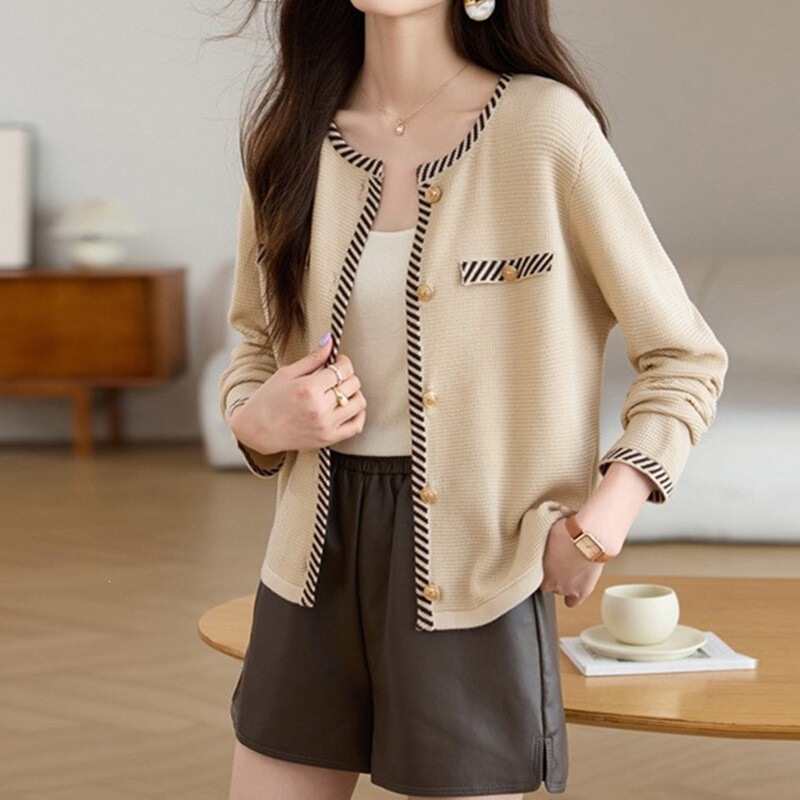 Cross-border European fashion 2026 new long-sleeve color-blocked knitted cardigan, stylish casual round-neck Chanel-style jacket for women Cross-border European fashion 2026 new long-sleeve color-blocked knitted cardigan, stylish casual round-neck Chanel-style jacket for women