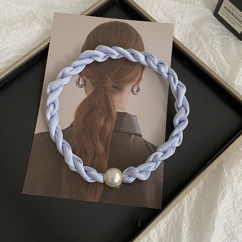 Pañuelo de seda con collar de perlas tortas Primavera y verano Nuevos productos Temperamento de moda Decoración multifuncional Pañuelo de seda con hebilla magnética para mujer