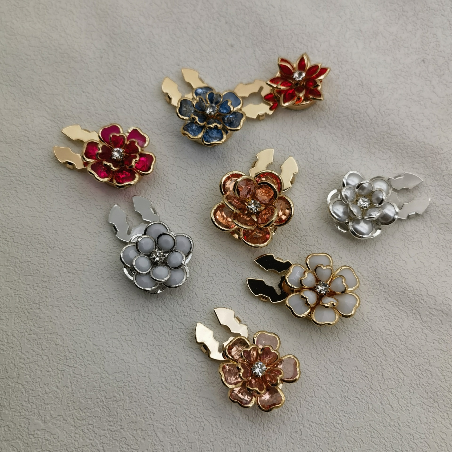 Fashionable Flower Cufflinks with Diamonds, Made of Copper, Shirt Decorative Buttons, Light Luxury Unisex Cuff Studs, Accessories for Women with Multiple Petals